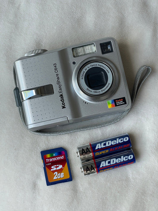 Kodak EasyShare C643 6.1 MP Digital Camera Bundle - Silver