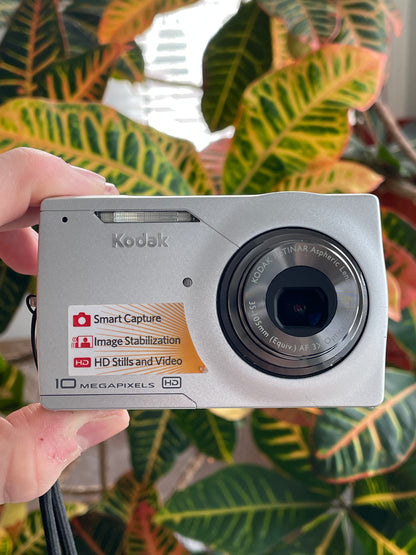 Kodak EasyShare M1093 10 MP Digital Camera Bundle - Silver