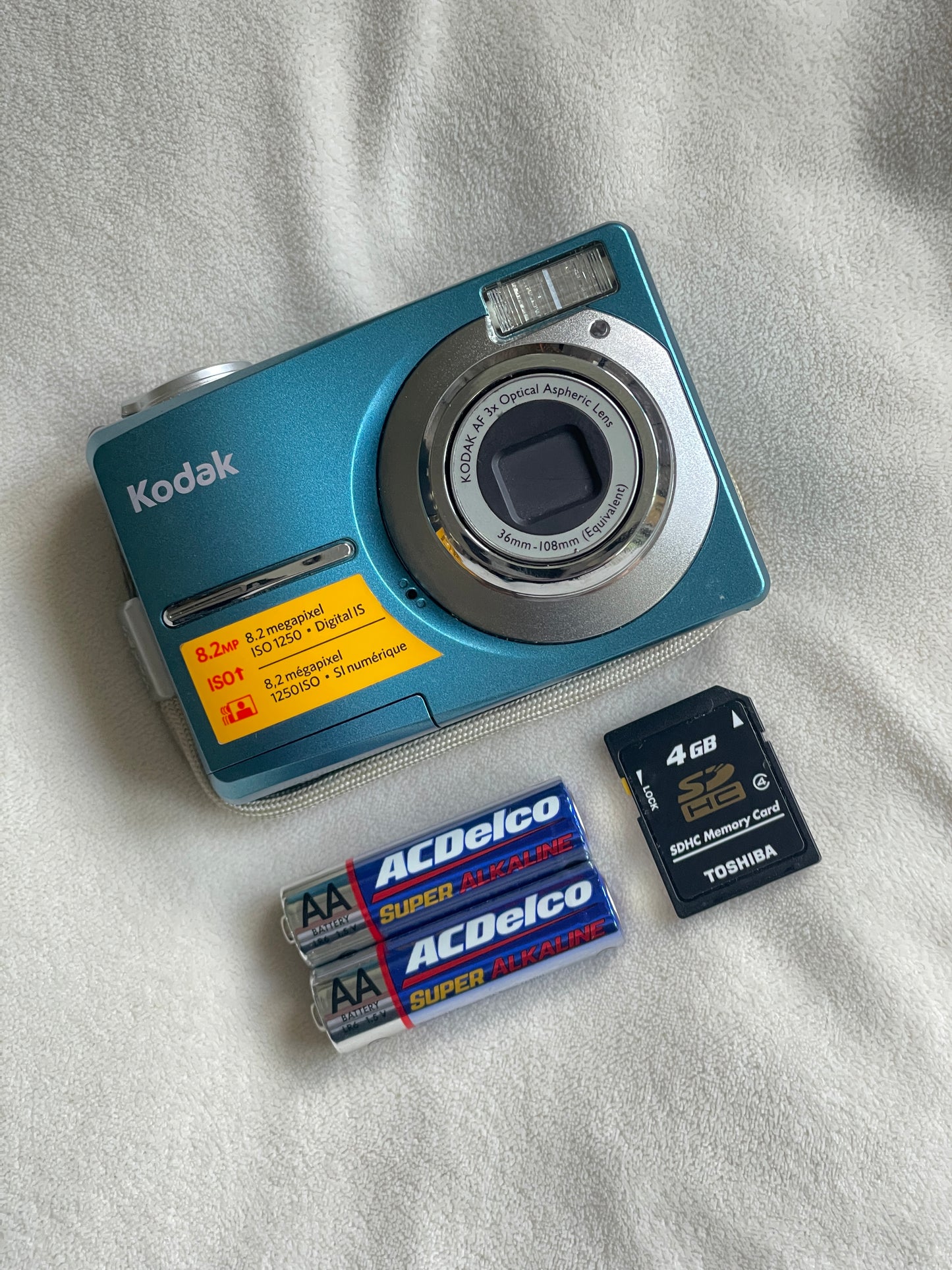 Kodak EasyShare C813 8.2 MP Digital Camera Bundle - Teal