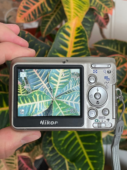 Nikon CoolPix L6 6.0 MP Digital Camera Bundle