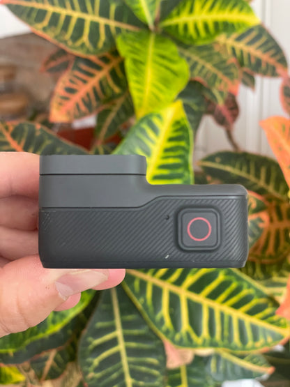 GoPro Hero 5 with 32 GB microSD card and Battery
