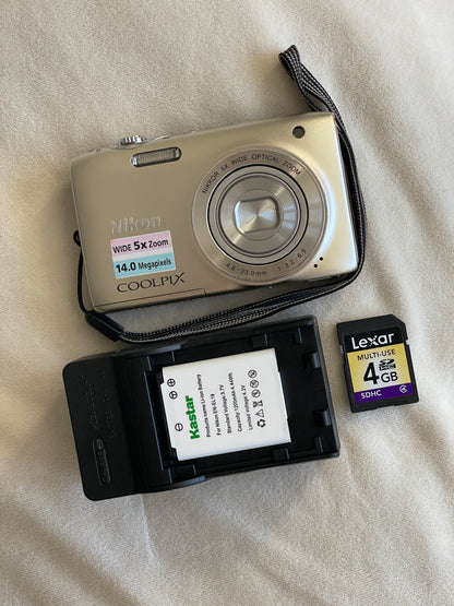 Nikon CoolPix S3100 14 MP Digital Camera Bundle