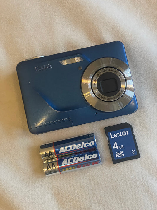 Kodak EasyShare C180 10.2 MP Digital Camera Bundle - Blue