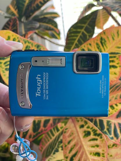 Olympus Tough TG-320 14 MP Digital Camera Bundle - Blue