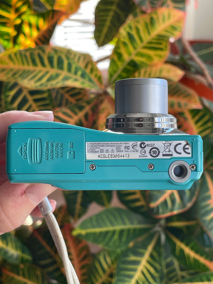 Kodak EasyShare C140 8.2 MP Digital Camera Bundle - Teal Blue