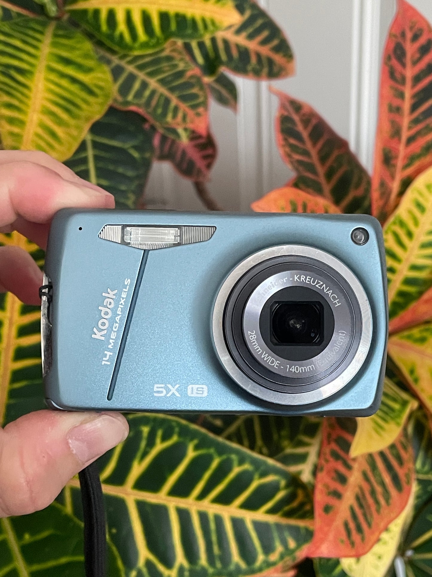 Kodak EasyShare M575 14 MP Digital Camera Bundle - Blue