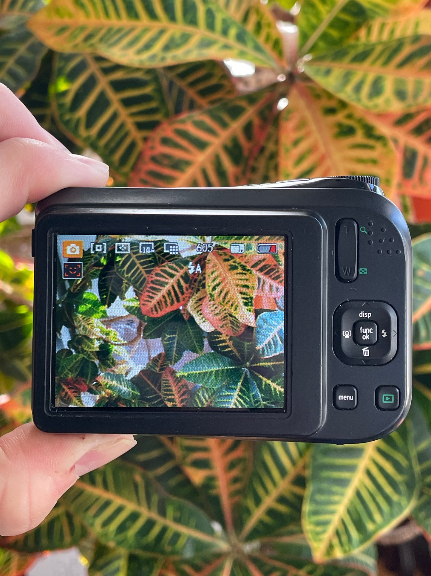 GE M145 14.1 MP Digital Camera Bundle - Black