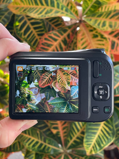 GE M145 14.1 MP Digital Camera Bundle - Black