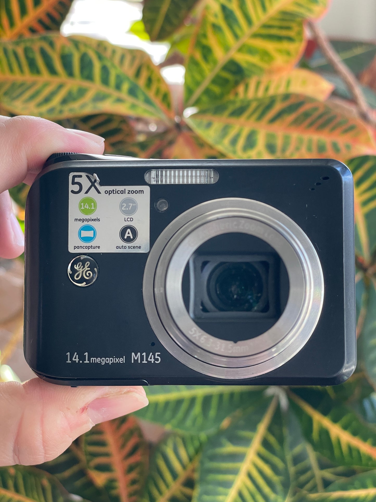 GE M145 14.1 MP Digital Camera Bundle - Black