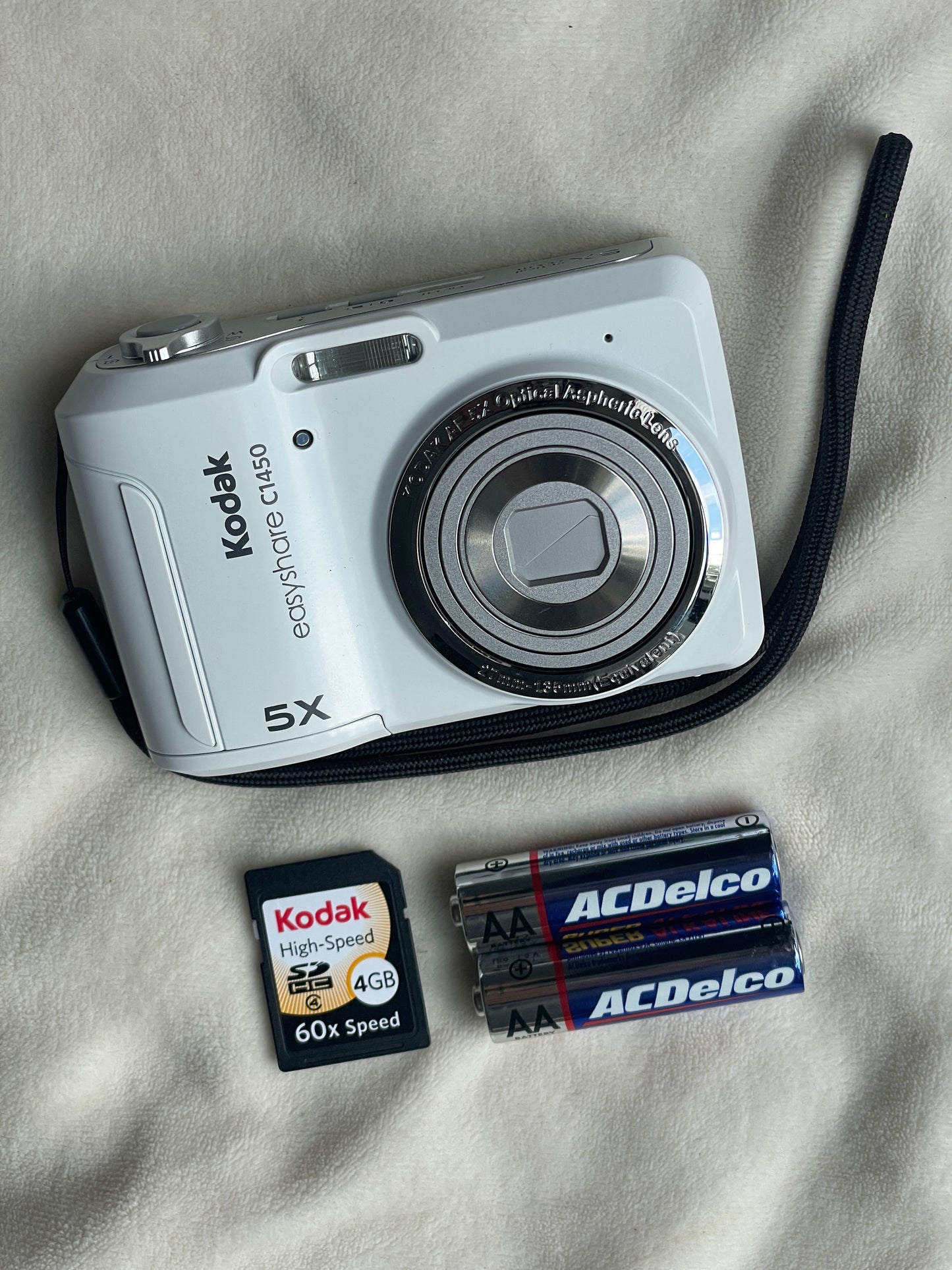 Kodak EasyShare C1450 14 MP Digital Camera Bundle - White