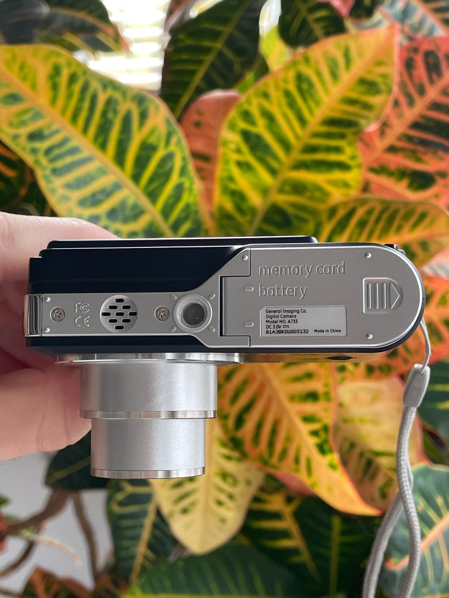 GE A735 7.0 MP Digital Camera Bundle - Black