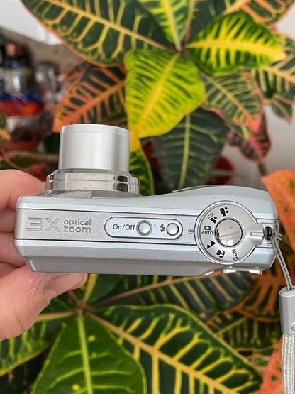 Kodak EasyShare C913 9.2 MP Digital Camera Bundle