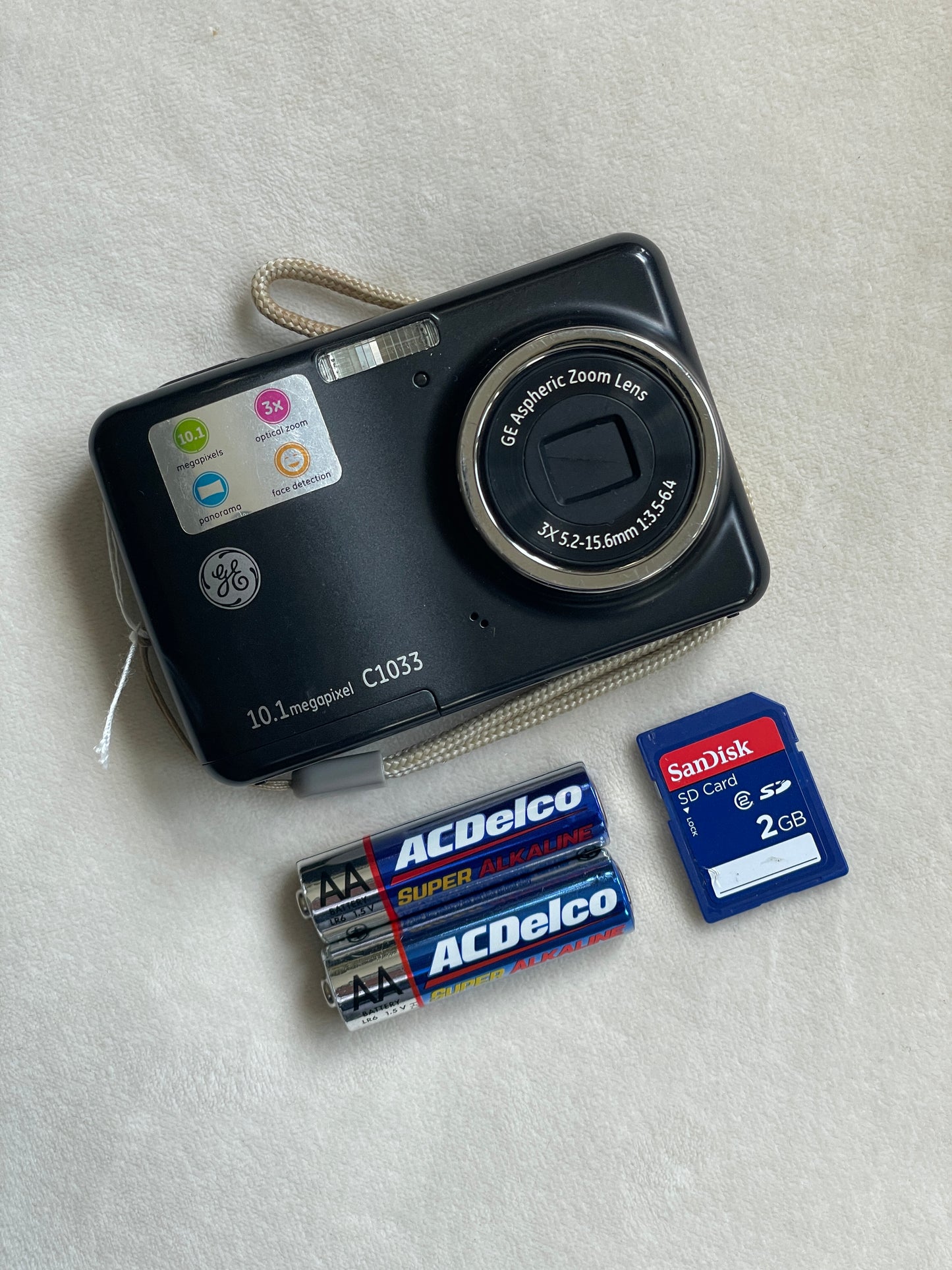 GE C1033 10.1 MP Digital Camera Bundle - Black