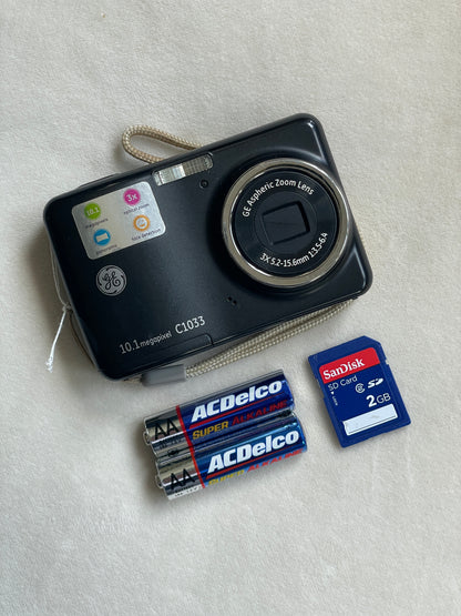 GE C1033 10.1 MP Digital Camera Bundle - Black