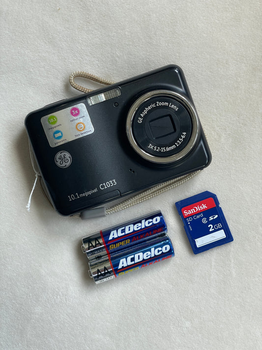 GE C1033 10.1 MP Digital Camera Bundle - Black