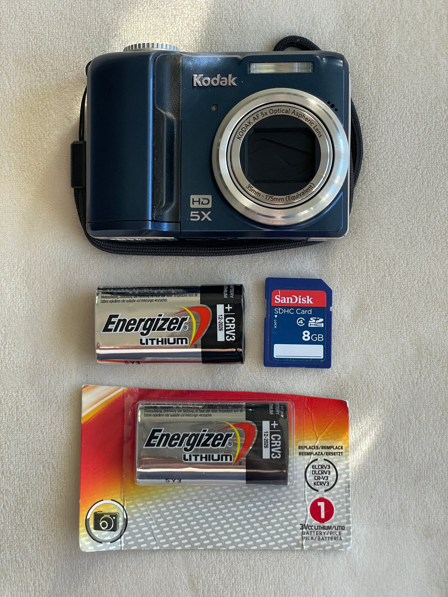 Kodak EasyShare Z1485 14 MP Digital Camera Bundle - Blue