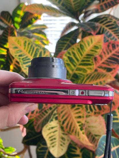 Kodak EasyShare M583 14 MP Digital Camera Bundle - Red