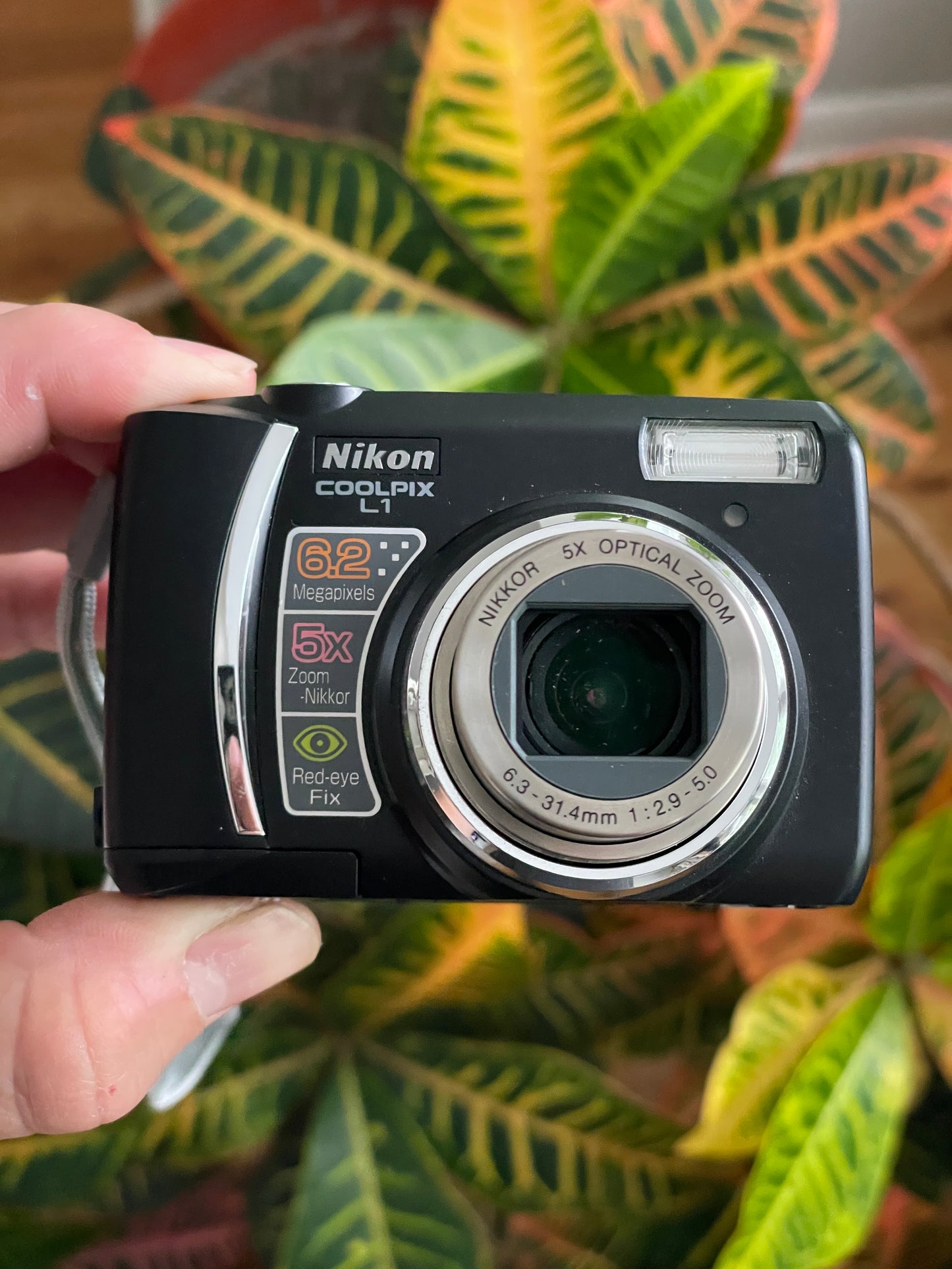 Nikon CoolPix L1 6.2 MP Digital Camera Bundlfe - Black