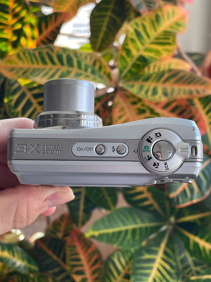 Kodak EasyShare C513 5 MP Digital Camera Bundle - Silver