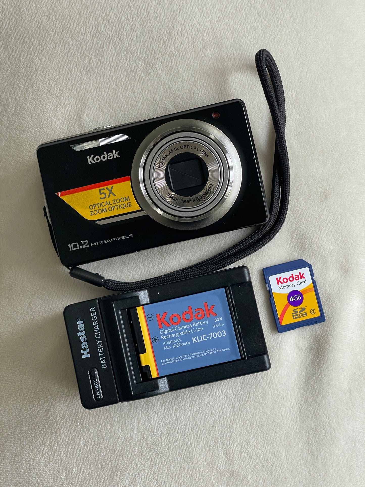 Kodak EasyShare M380 10.2 MP Digital Camera Bundle - Black
