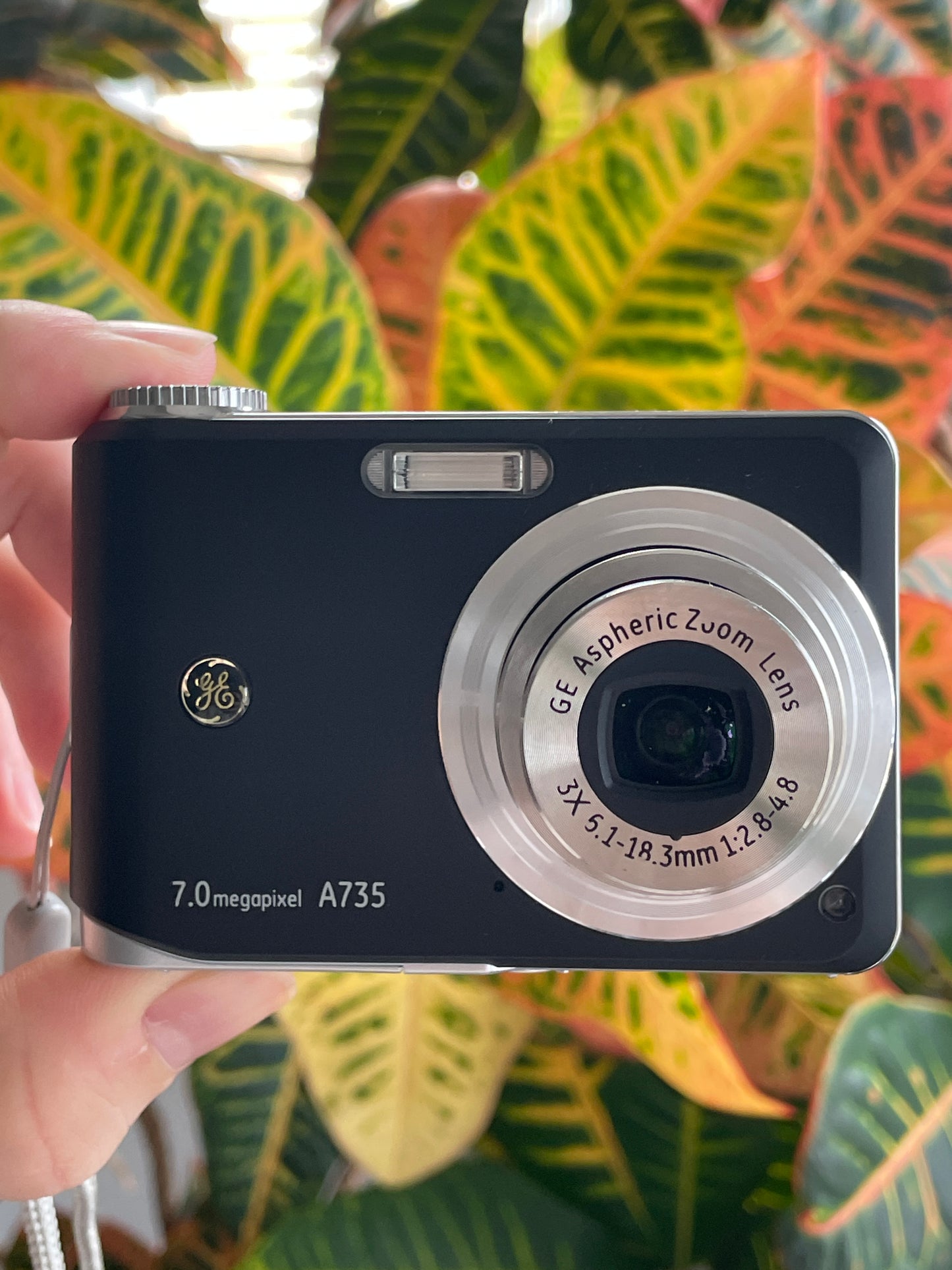 GE A735 7.0 MP Digital Camera Bundle - Black