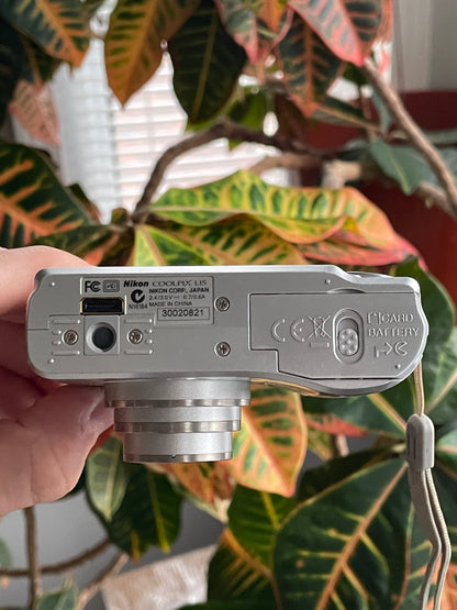 Nikon CoolPix L15 8.0 MP Digital Camera Bundle - Silver