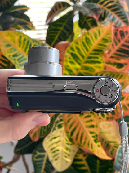 GE A735 7.0 MP Digital Camera Bundle - Black