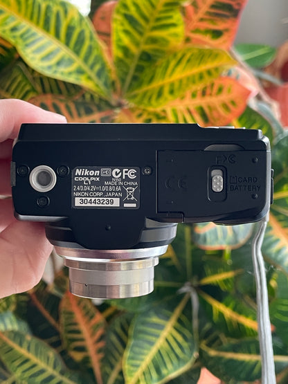 Nikon CoolPix L1 6.2 MP Digital Camera Bundle - Black