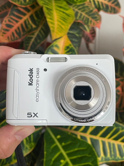 Kodak EasyShare C1450 14 MP Digital Camera Bundle - White