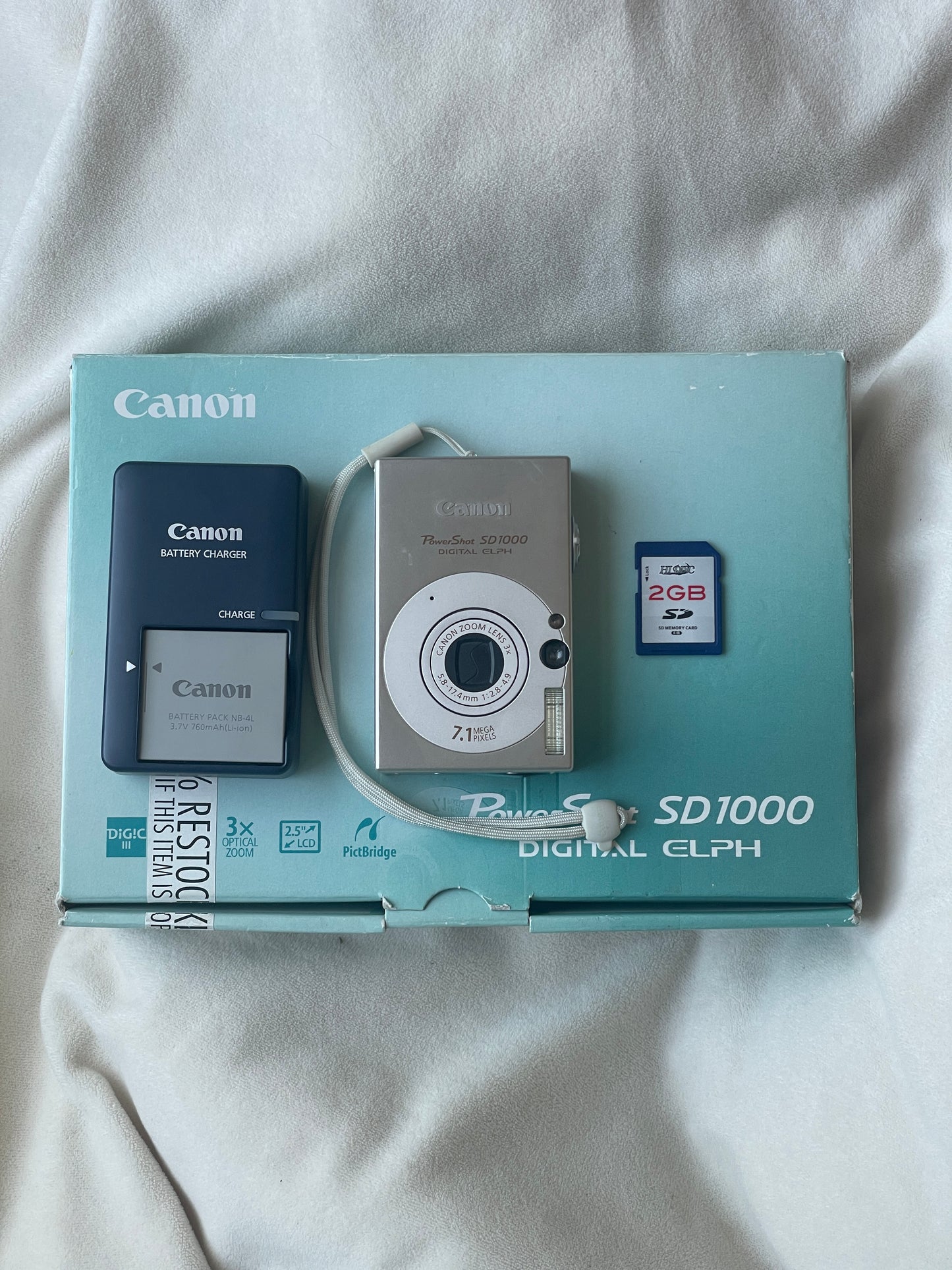 Canon PowerShot SD 1000 Digital ELPH 7.1 MP Camera Bundle
