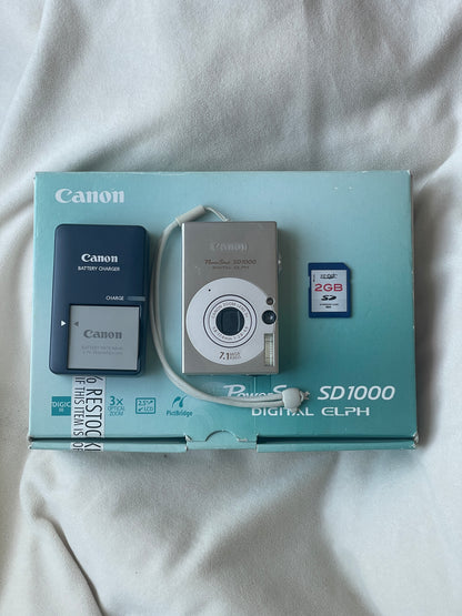 Canon PowerShot SD 1000 Digital ELPH 7.1 MP Camera Bundle