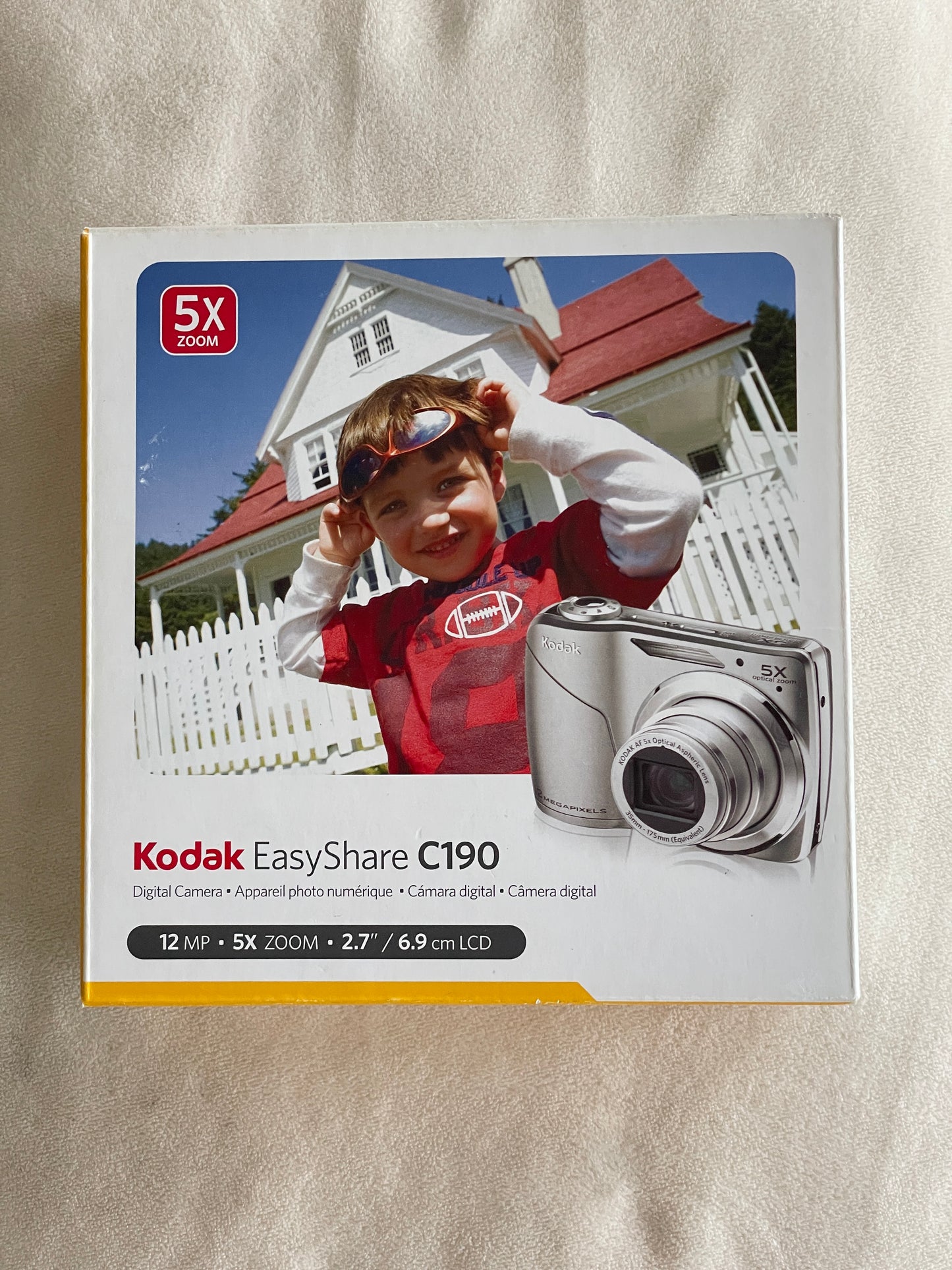 Kodak EasyShare C190 12 MP Digital Camera Bundle - In Box