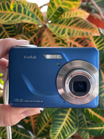 Kodak EasyShare C180 10.2 MP Digital Camera Bundle - Blue