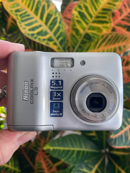 Nikon CoolPix L3 5.1 MP Digital Camera Bundle - Silver