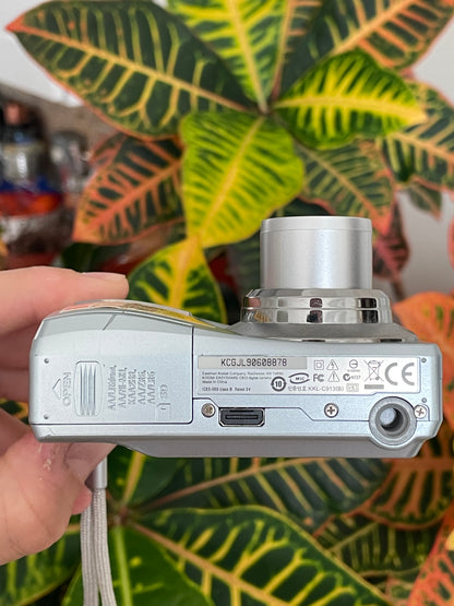 Kodak EasyShare C913 9.2 MP Digital Camera Bundle