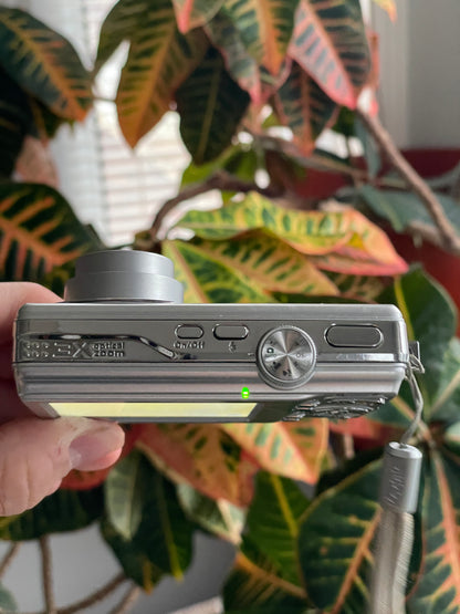 Kodak EasyShare MD853 8.2 MP Digital Camera Bundle - Silver