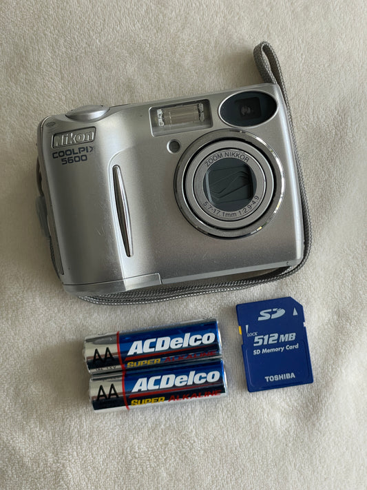 Nikon CoolPix 5600 5 MP Digital Camera Bundle - Silver