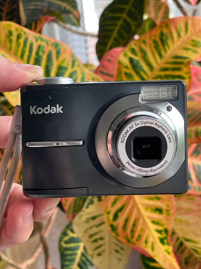 Kodak EasyShare CD1013 10.3 MP Digital Camera Bundle - Black