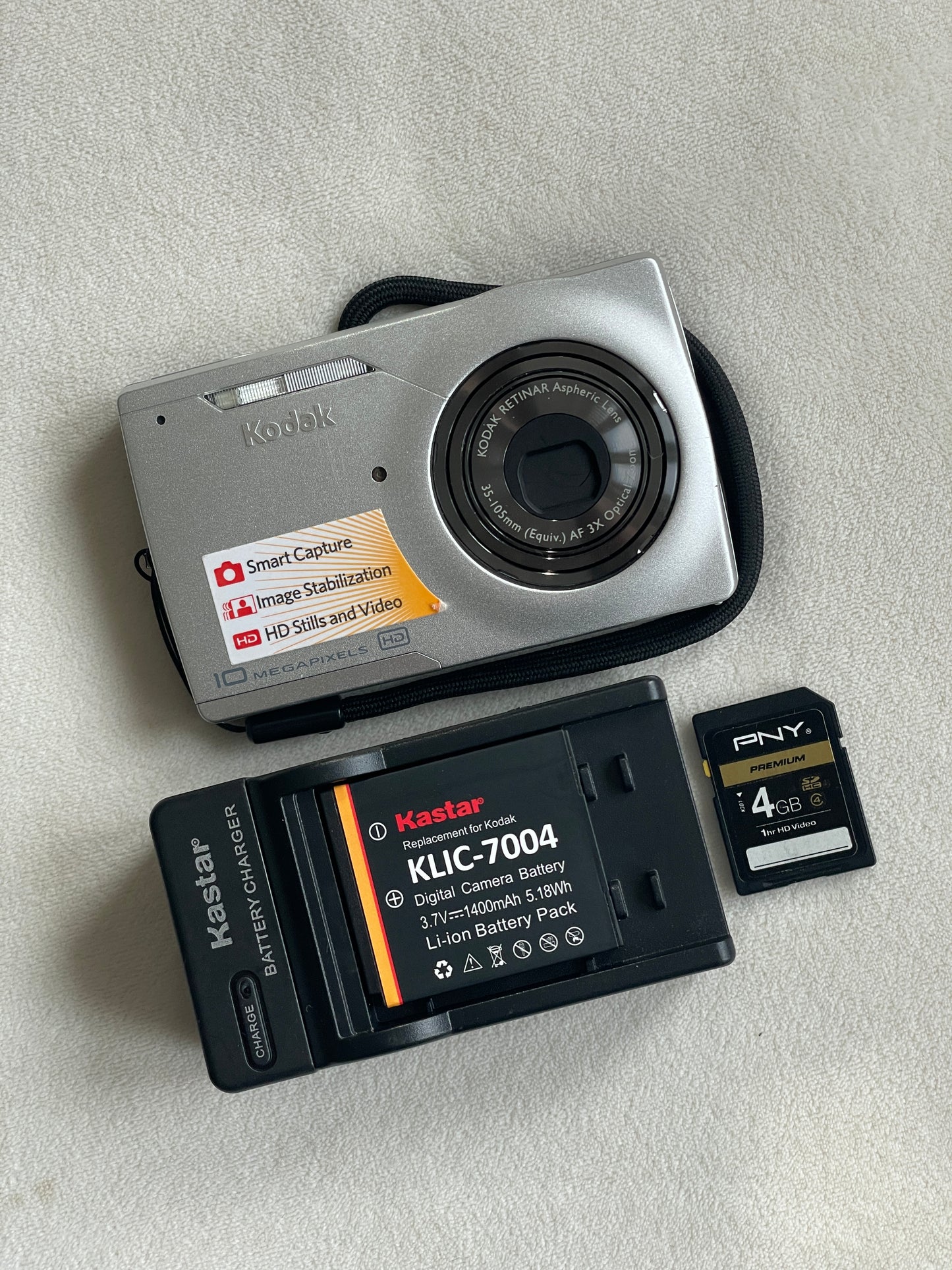 Kodak EasyShare M1093 10 MP Digital Camera Bundle - Silver