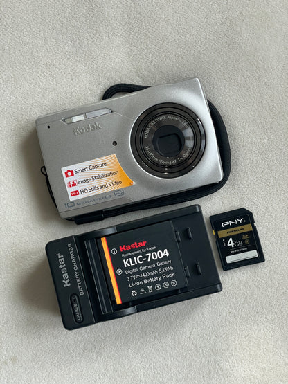 Kodak EasyShare M1093 10 MP Digital Camera Bundle - Silver