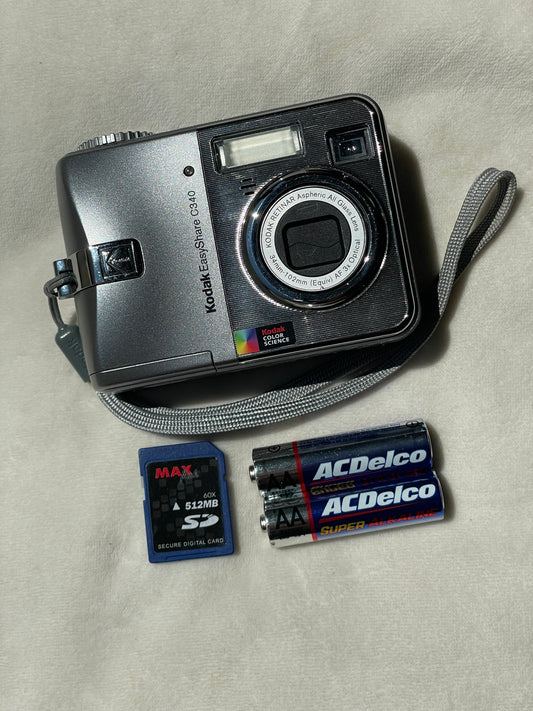 Kodak EasyShare C340 5 MP Digital Camera Bundle