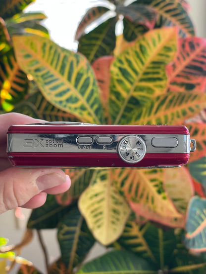 Kodak EasyShare M863 8.2 MP Digital Camera Bundle - Red