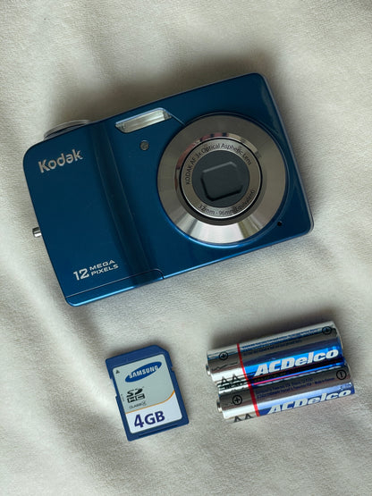 Kodak EasyShare CD82 12 MP Digital Camera Bundle - Blue