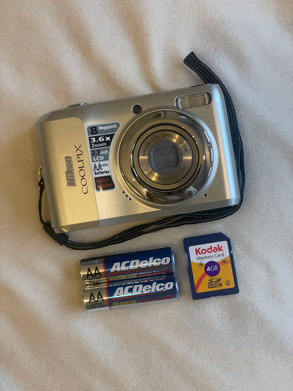 Nikon CoolPix L19 8.0 MP Digital Camera Bundle - Silver