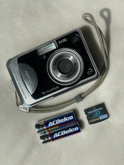 Fujifilm FinePix A510 5.1 MP Digital Camera Bundle - Black