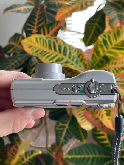 Olympus FE-210 7.1 MP Digital Camera Bundle - Silver