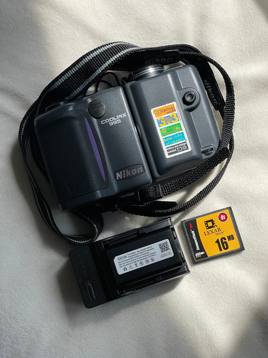 Nikon CoolPix E995 3.3 MP Digital Camera Bundle - Black/Purple
