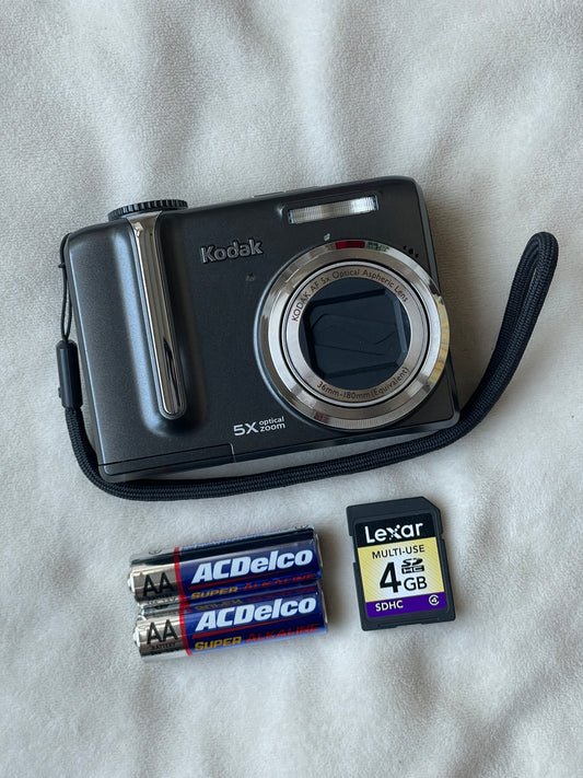 Kodak EasyShare Z885 8.1 MP Digital Camera Bundle