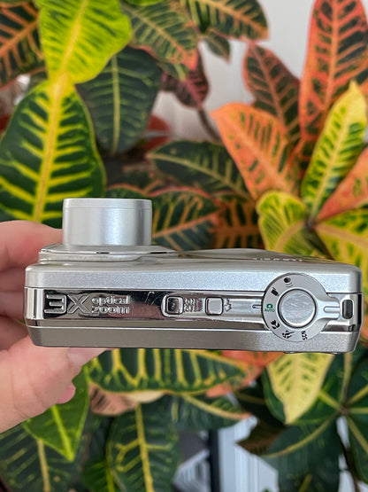 Kodak EasyShare C180 10.2 MP Digital Camera Bundle - Silver