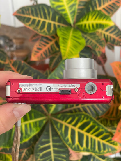 Kodak EasyShare MD1063 10.3 MP Digital Camera Bundle - Red
